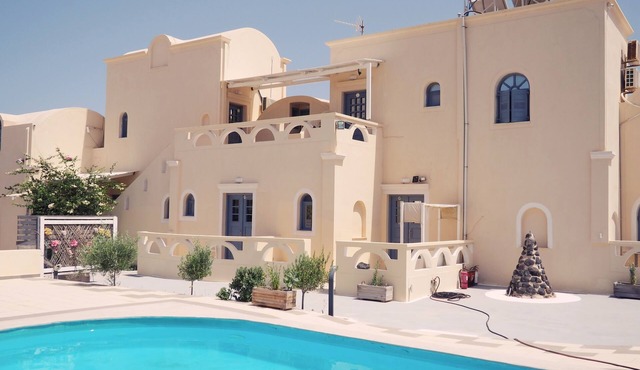 Leon Lux Apartment, triple room with private bathroom, share pool and ocean view