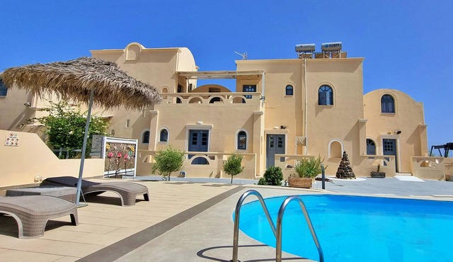 Leon Lux Apartments in Santorini