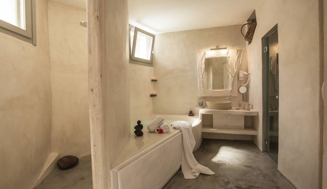 Love Nest villa in Santorini