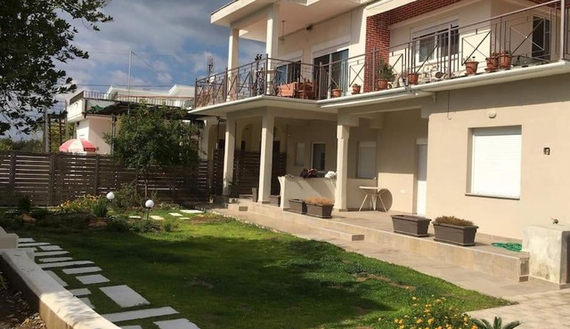 Lovely House by the Sea with Garden and BBQ (A)