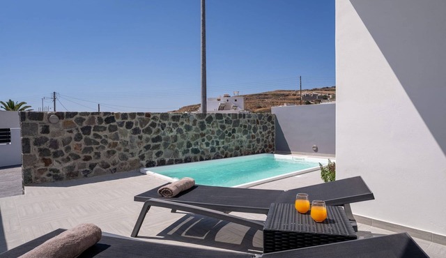 Lovely Santorini Villa | 1 Bedroom Villa | Private Pool & Beautiful Location in Santorini