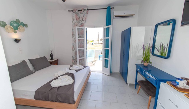 Lunar Santorini Hotel
