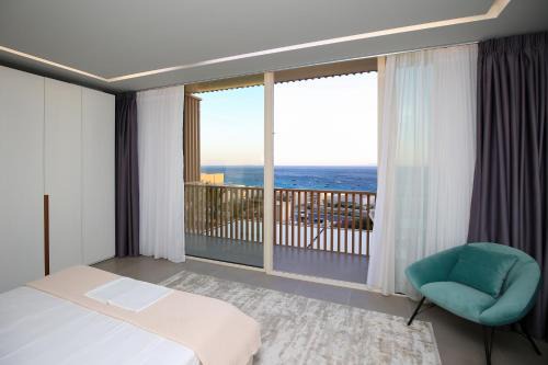 Luxurious 5 Bedroom Beach Villa in Palasë