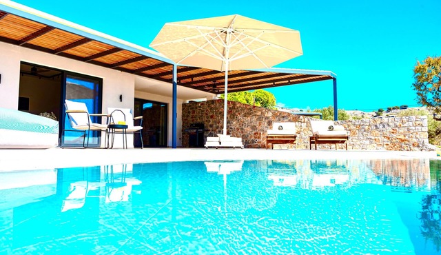 Luxurious Mediterraenan Villa 'Selene 1' with private pool and mountain and countryside views