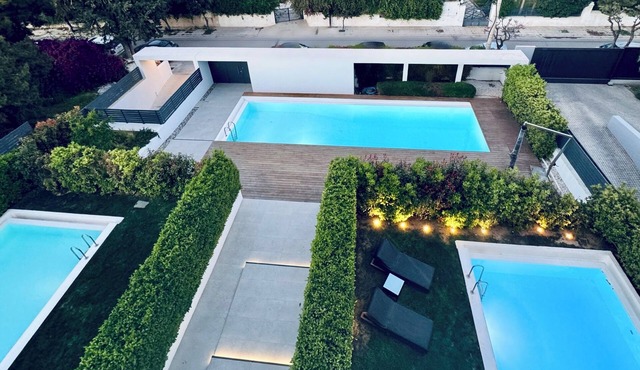 Luxury duplex with a pool, gym, parking, 3,340 sq.ft., coastal & beach access.