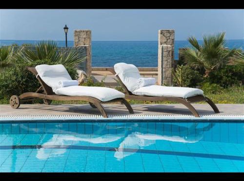 Luxury Villa Beachfront 5 Bedrooms 10-12 Persons in Analipsi
