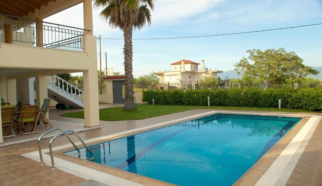 Luxury villa with a swimming pool in Lefkochoara, Messinias