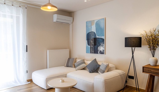 Mandarin One Bedroom Apartment is a short walk from the beach & the town center