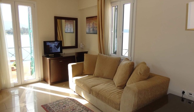 Manessi City Hotel