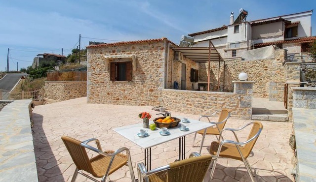 Mani Stone House Lodge in Kotronas