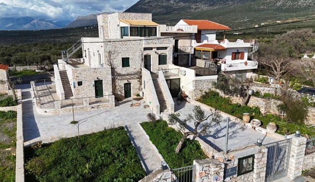 Mani Tsopakas Residences Artsi maisonette in Omales