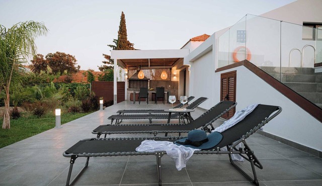 Manolis Seaside Villa with Private Pool, 500m from the Beach in Rhodes
