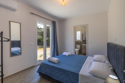 Manos House - Elegant Modern Escape in Svoronata