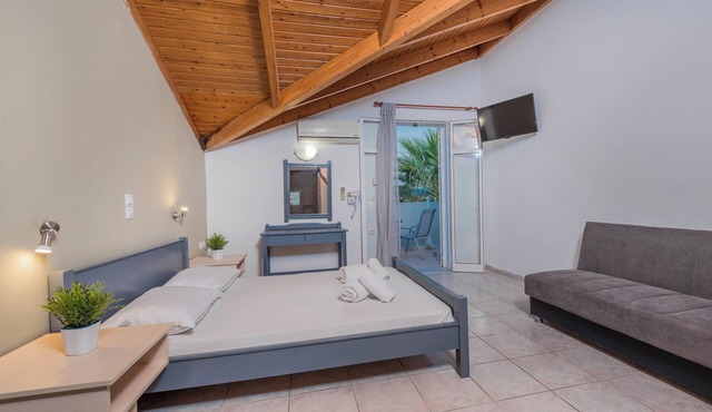 MAUI HOTEL LAGANAS