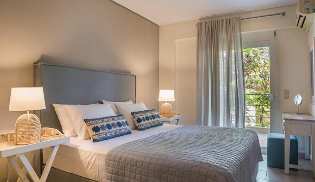 Meliti Waterfront Suites in Karavomylos