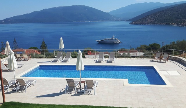 Melpomene, Verde e Mare Luxury Residences, Magnificent Sea Views, Pool, Greenery in Αγία Ευφημία