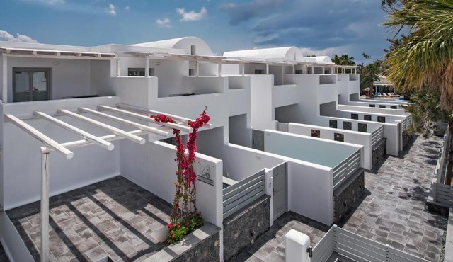 Meltemi Excelsior Suites in Perissa