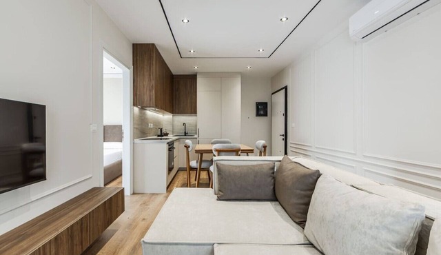 Metropolitan Living | 1BR Balcony Apartment by PikHost in Tiranë