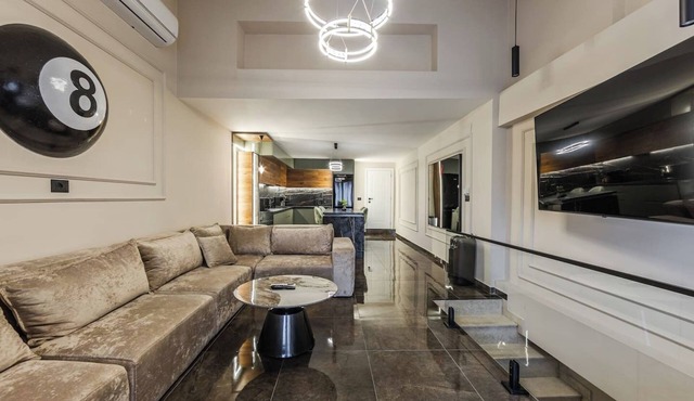 Miracle No.8 | Central Duplex by PikHost in Tiranë