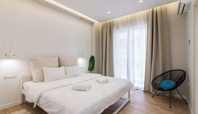 Modern 1 Bd Stay Near Piraeus Tower
