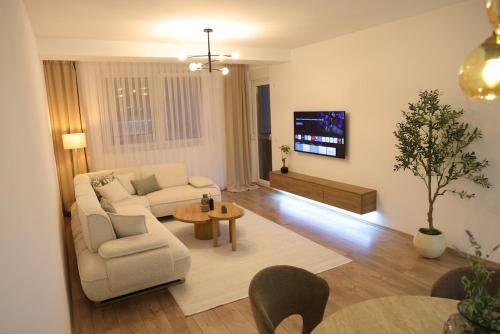 Modern 2 Bedroom Apartment -Terrace & Free Parking in Ferizaj