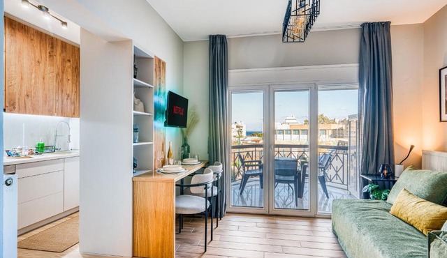 Modern City Studio with Balcony Columbus Apartment