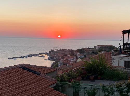 MOLYVOS BOUTIQUE HOUSE