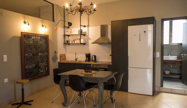 Moonstone house B. Ermou 167 apartment