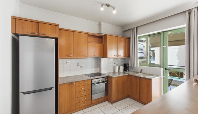 Moschato-Niarchos modern apartment in Piraeus