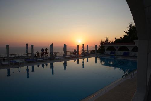 Mouikis Sun Village in Lakithra