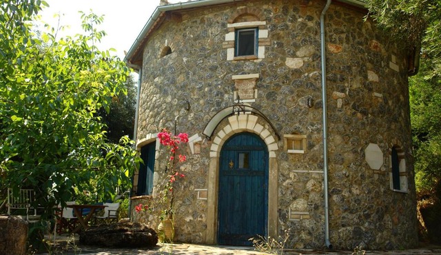 Musician's Round House & Castello in Vátos