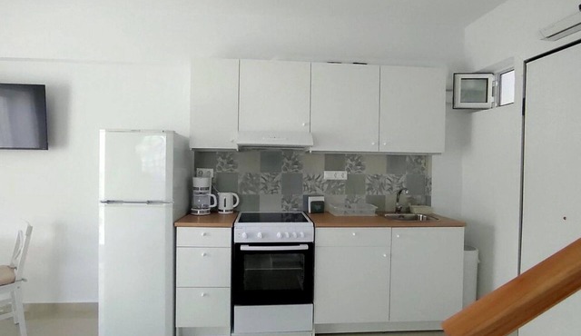 Myra: Stunning Seaview Maisonette in Loutraki