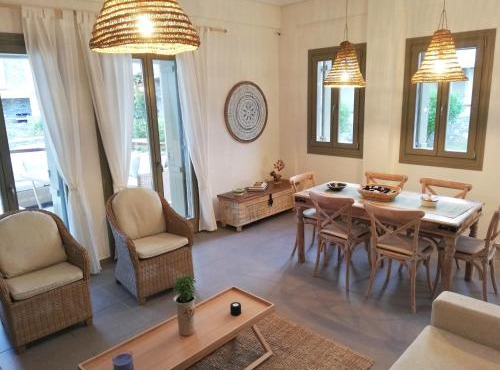 Nautilus Beach Home in Platanidia