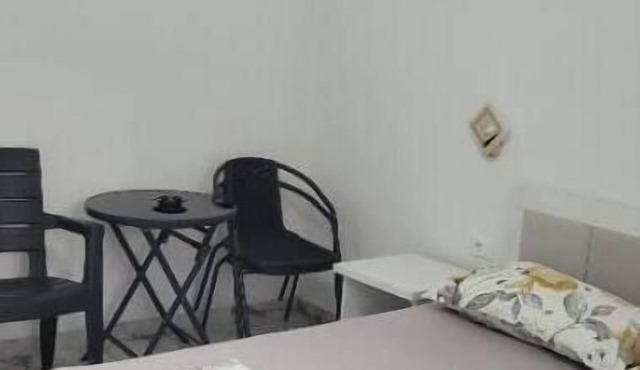 NEAR Guest House: Family Room with Garden View in Durrës