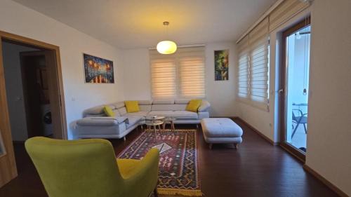 Neoma's Home in Peje
