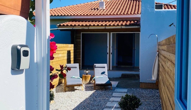 New! Romantic house with garden & outdoor shower– Bougainvillea Holiday Home