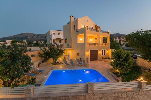 Νikolaos Villa with Private Pool, Playground & BBQ in Roussospítion