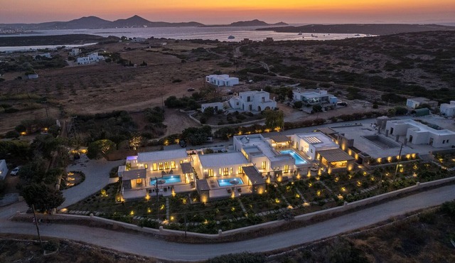 Noble Pearl Villas with Pool View & 7000 sq.m Beautiful Garden - Villa 1