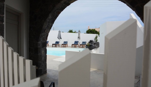 Noir Santorini