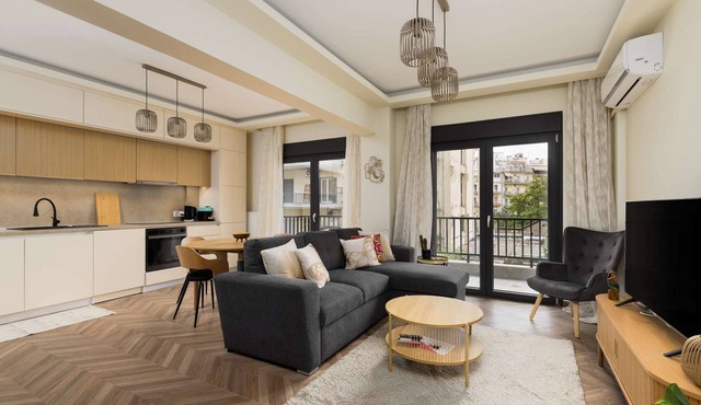 Oak tree: Modern two Bedroom apartment in Thessaloniki