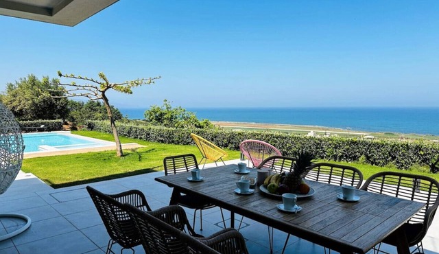 Ocean Crest Villa 10PL 4BD 3BA. 3min to beach in Kolymbari