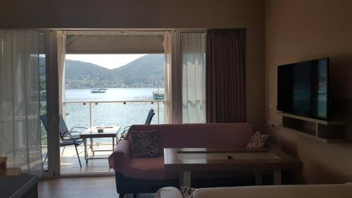 Ola Kala Apartments and Rooms in Vlikhon