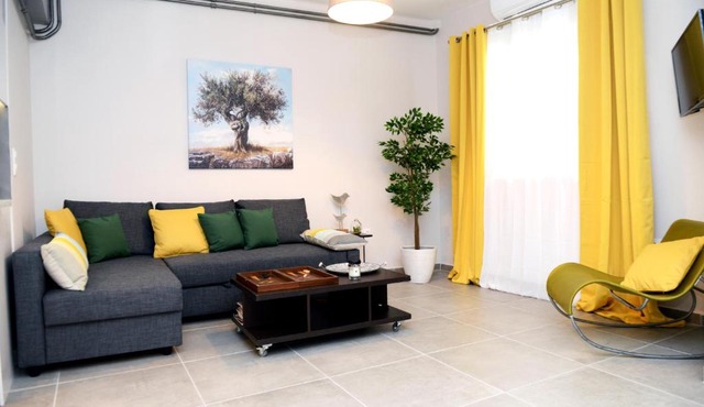 Olive Tree Deluxe Apt under Acropolis in Athens