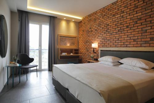 Palmyra Beach Hotel in Athens