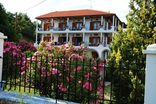 Pantheon Studios & Apartments in Limenaria