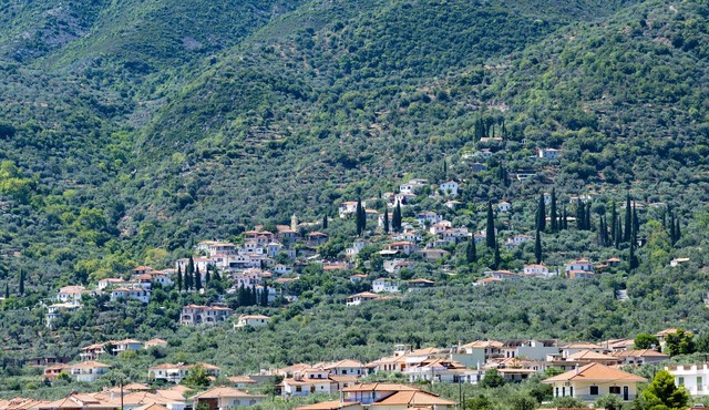 Paraskevas Beach Hotel in South Kynouria
