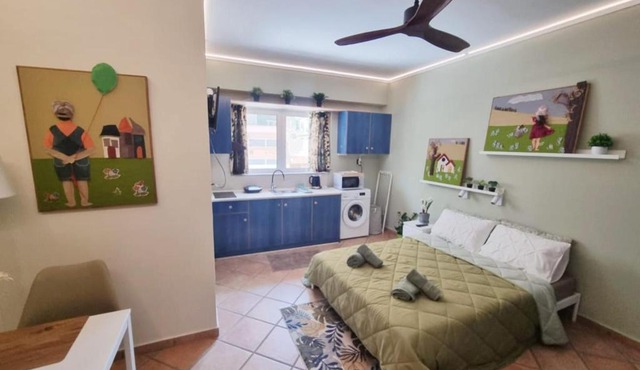 Pavlina Artistic Βeauty 33sqm metro 7'