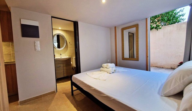 Penelope's Messini Suite - Central, full amenities, 300 Mbps in Messini