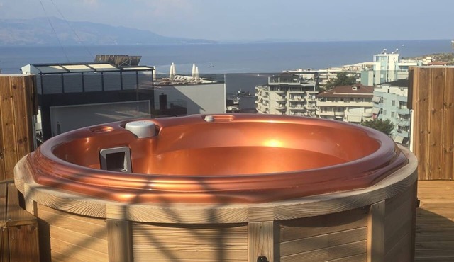 Penthouse · 100 m² terrace · Jacuzzi in Saranda
