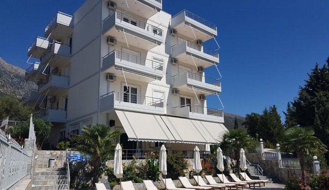 Perivolos Apartments in Dhërmi